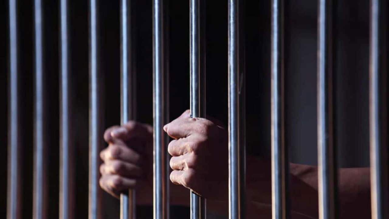 A man from Nisporeni, sentenced to 13 years in prison, after he beat his own mother to death