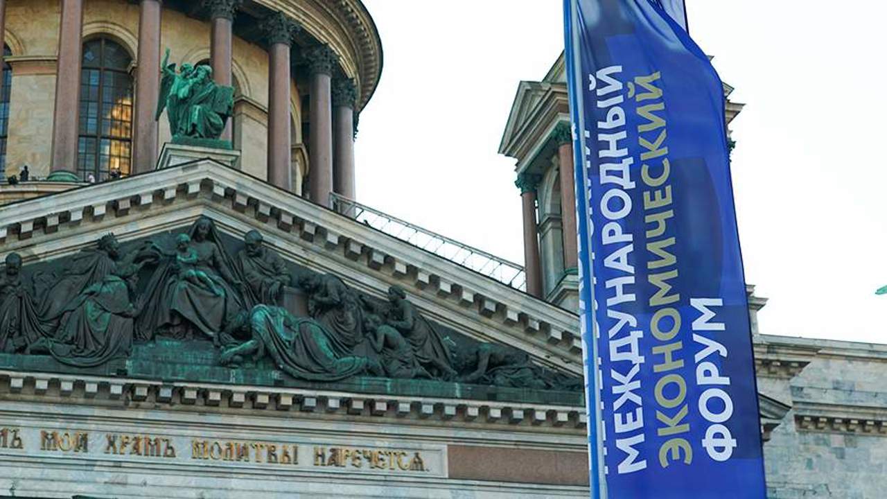 Киборги-ампутанты, Талибан, евразийские ценности. "Международный экономический форум в Петербурге - настоящее "Шапито" - политолог Александр Морозов 