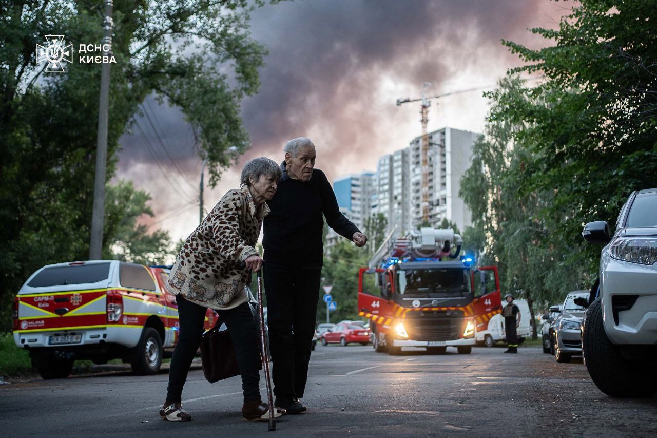 "Жесткая, бессонная ночь": Россия нанесла новый массированный удар по Украине, основным направлением атаки стал Киев