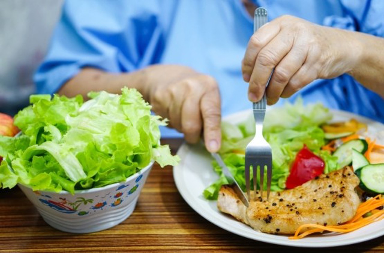 Cum mâncăm sănătos fără să cheltuim o avere. Recomandările nutriționiștilor