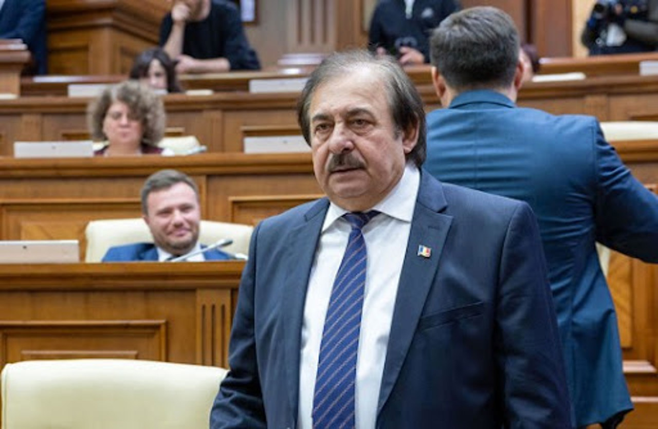 Николае Ботгрос сложил депутатский мандат