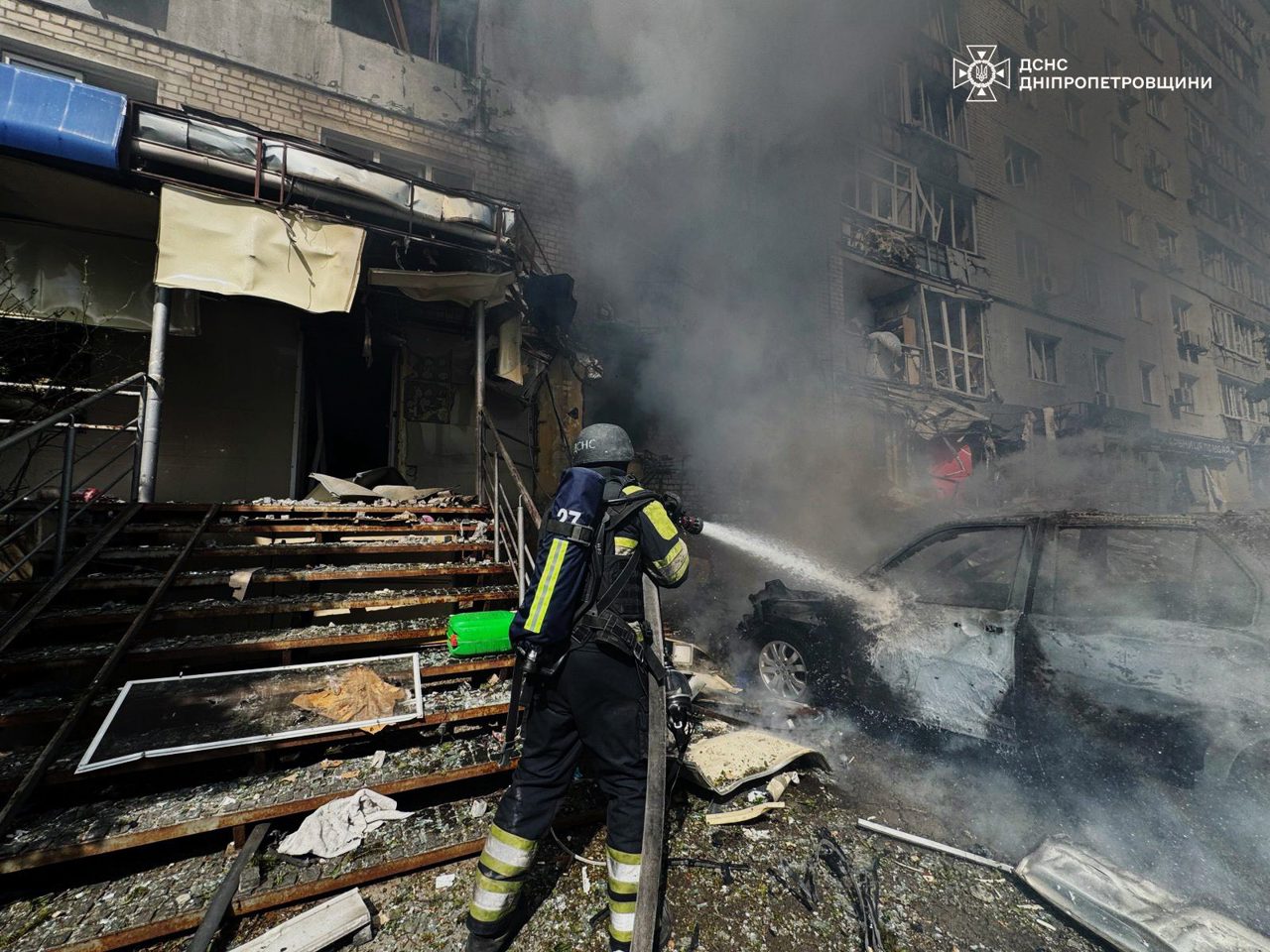 Rusia continuă bombardamentele asupra Ucrainei: Locuințe avariate și mai mulți răniți în Donețk și Dnipropetrovsk 