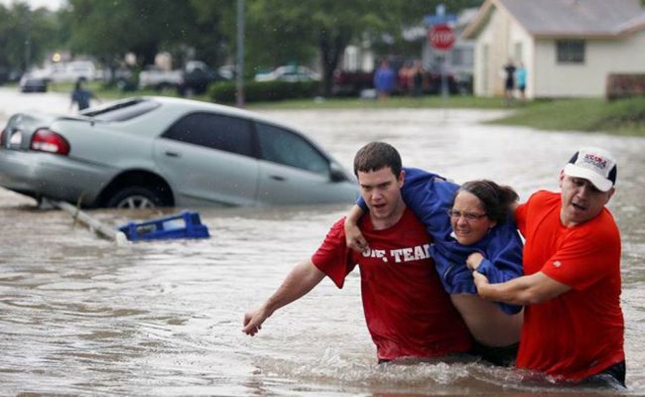 Число погибших в результате наводнения в Техасе превысило 50 человек