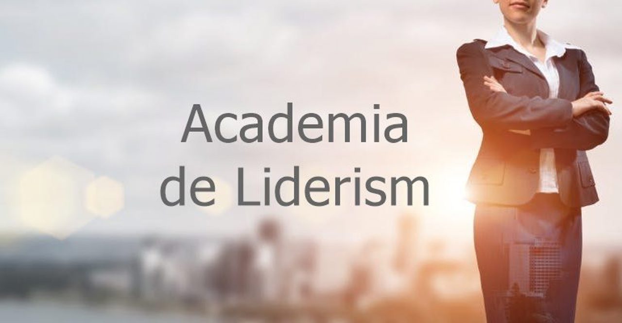 Большая группа женщин прошла обучение в Академии лидерства «Женщины за эффективное управление»