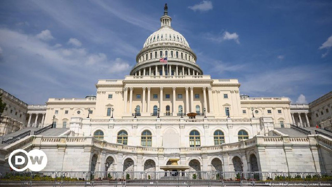 US lawmaker demands answers on frozen Ukraine aid