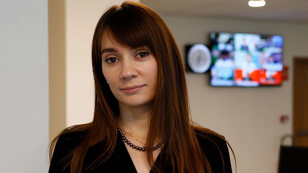 Jurnalista Xenia Fedorova, obligată să părăsească Franța. Autoritățile o acuză că a difuzat dezinformare în favoarea Kremlinului