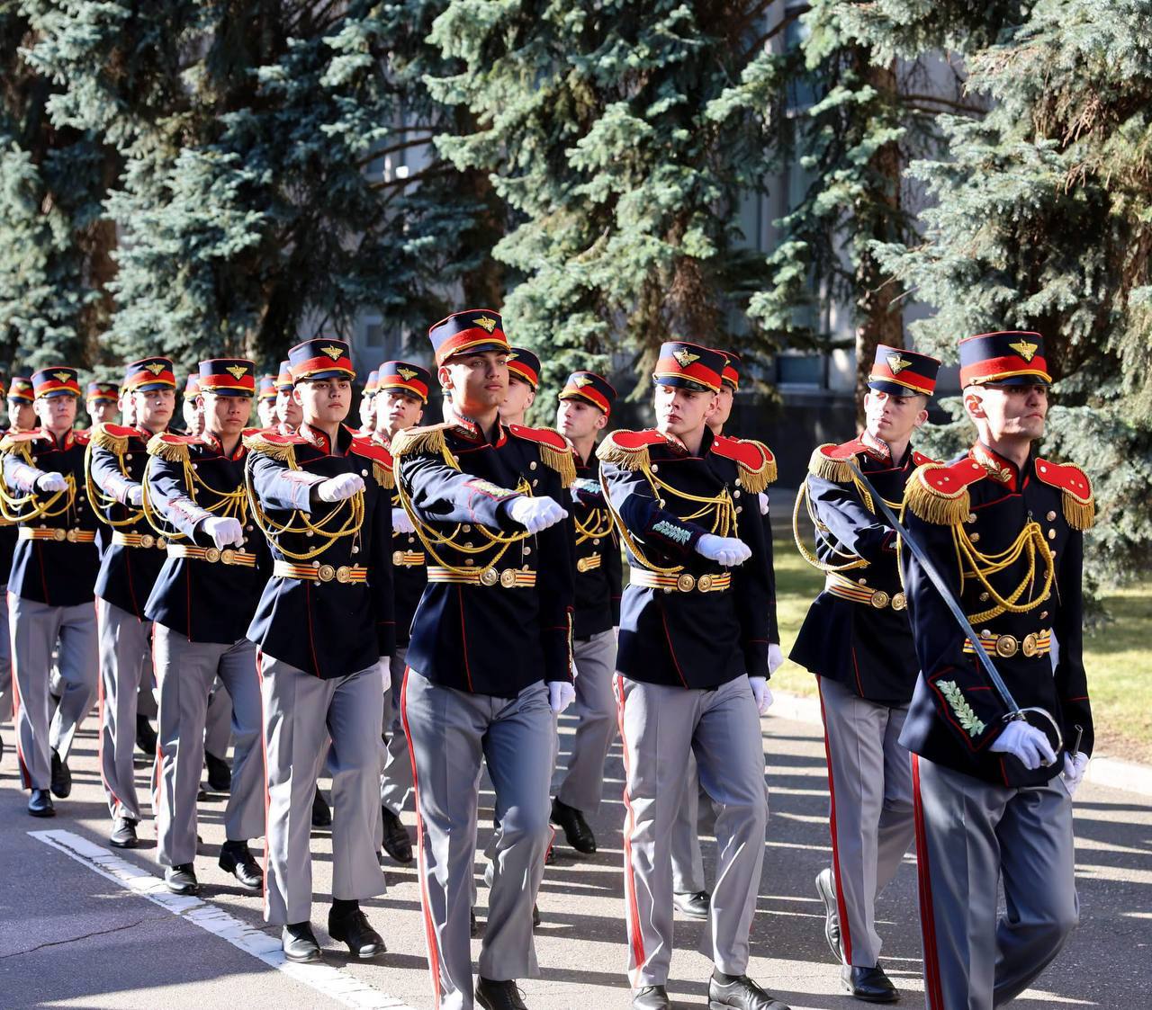 Paradă militară: Garda de Onoare a Armatei Naționale se pregătește pentru defilarea de Ziua Independenței