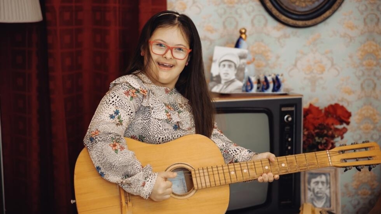 Copiii cu sindromul Down au participat la balul incluziv „Soarele luminează pentru toți egal”