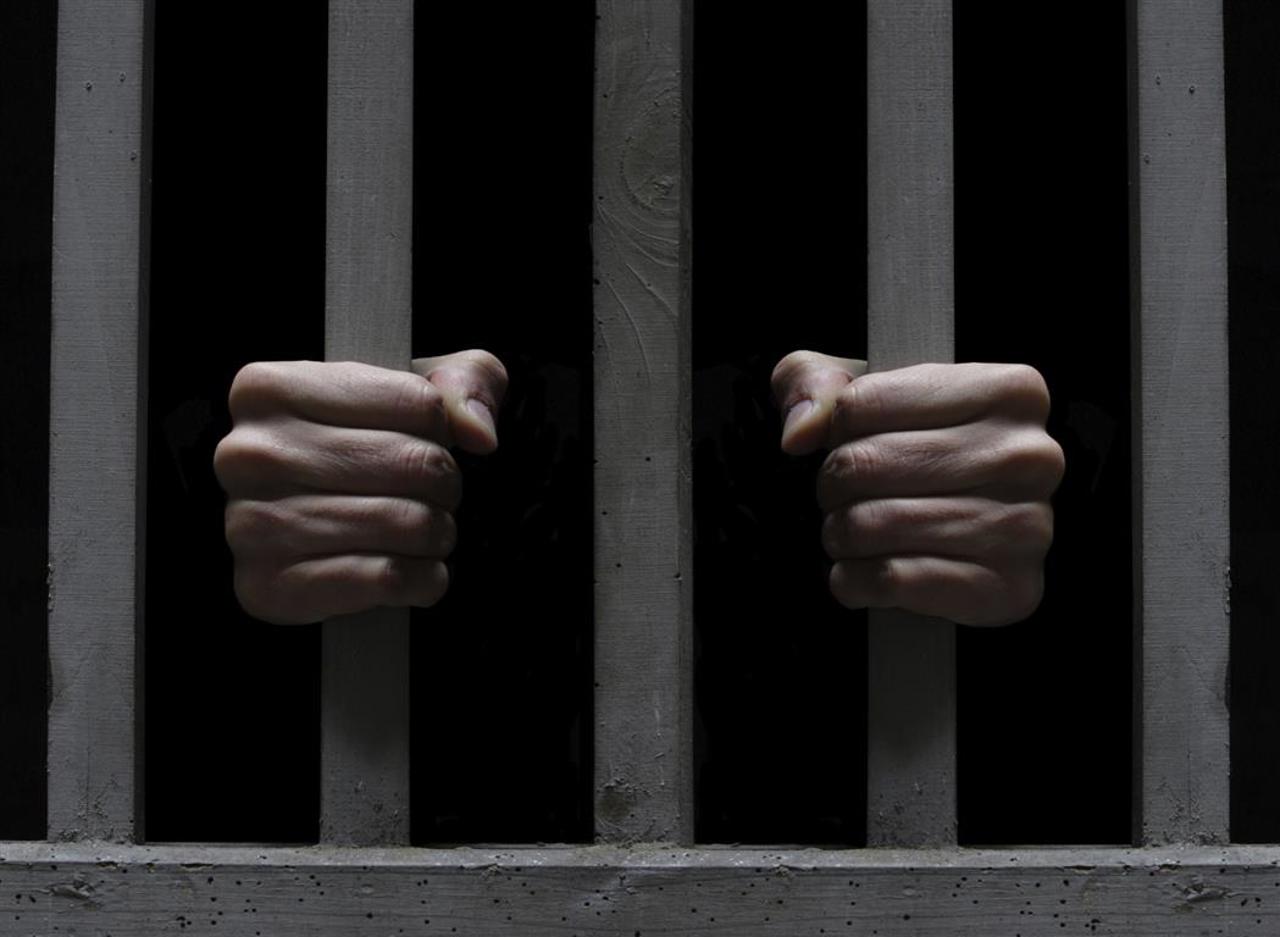 Un bărbat va sta 16 ani în arest pentru că și-a omorât fratele în bătaie