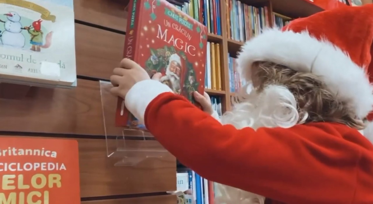 „Să unim Crăciunul cu fapta bună!”. A început Campania „Biblioteca de sub brad”