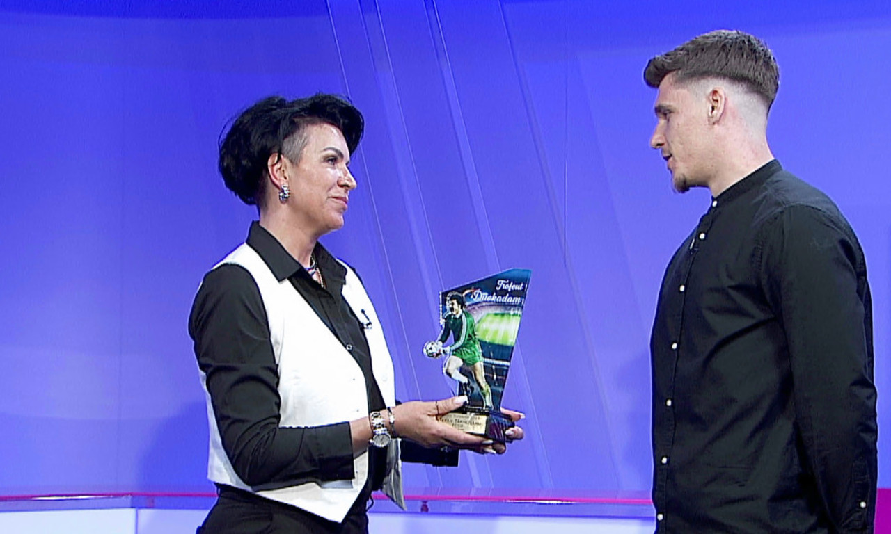 Ștefan Târnovanu a primit "Trofeul Helmut Duckadam": fosta soție a "Eroului de la Sevilla" i-a oferit și un cadou goalkeeperului FCSB-ului  