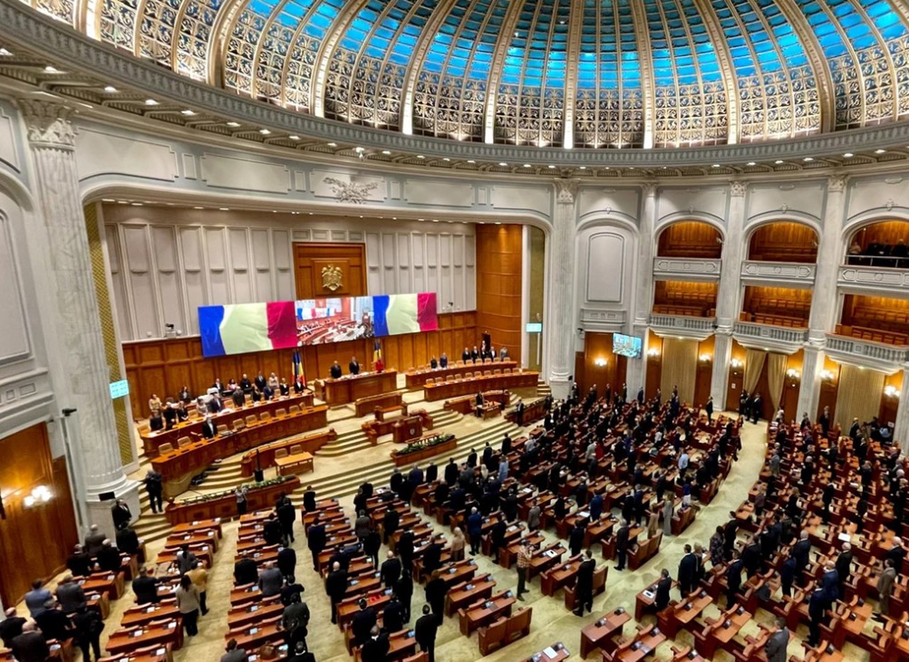 Correspondence from Bucharest // Romanian MPs and senators take oath of allegiance on Saturday