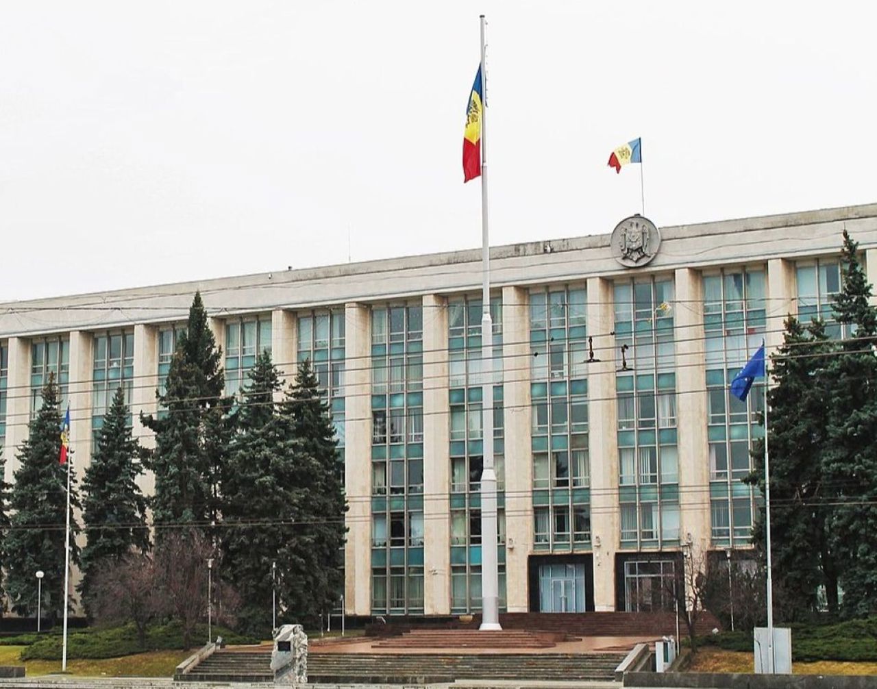 Director pe cinci ani la BNS, șef nou la SPCSB și doi noi consuli generali, numiți de Guvern