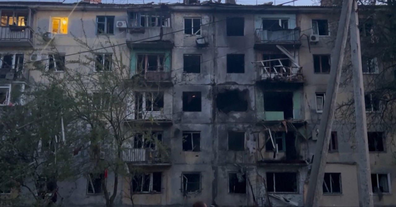 Zece morți și peste 60 răniți, bilanțul noilor bombardamente asupra Ucrainei 
