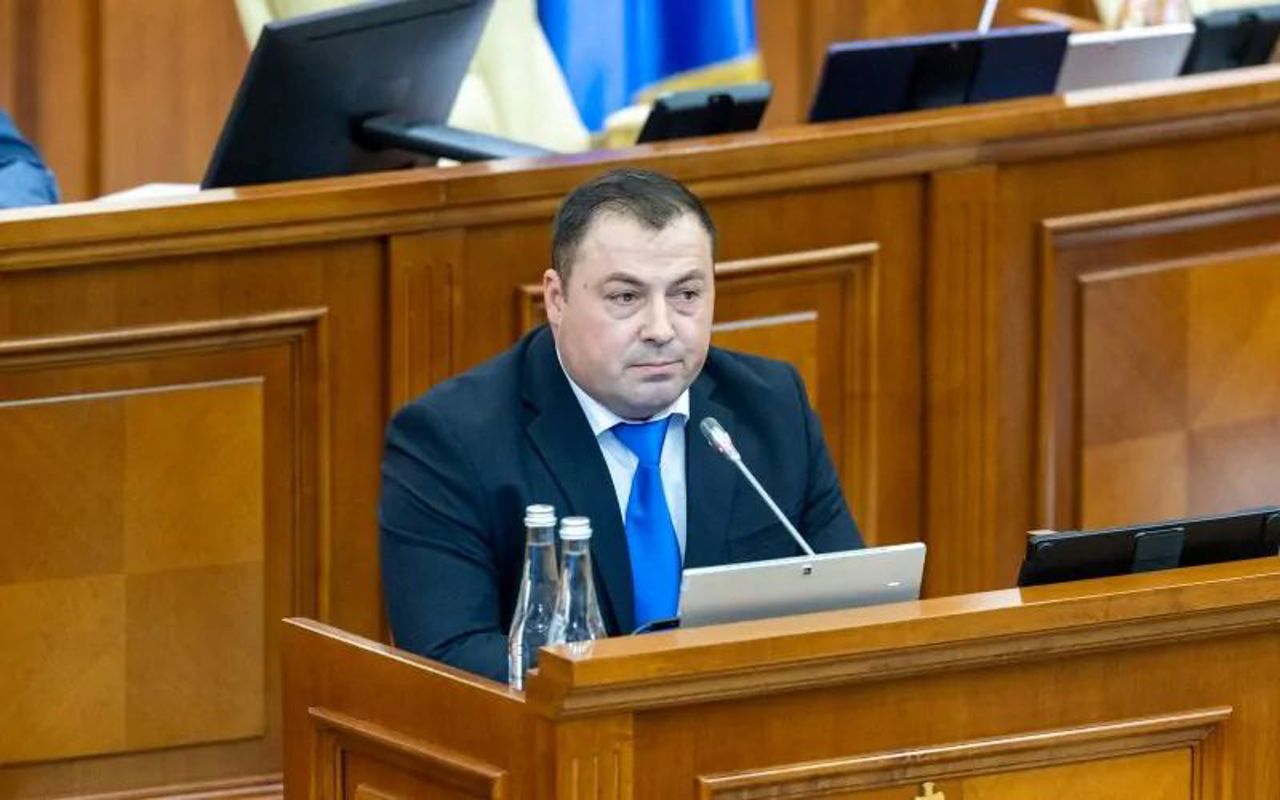 „Agricultura, între revoltă și promisiuni”. Critici dure în Parlament și promisiuni de la Guvern