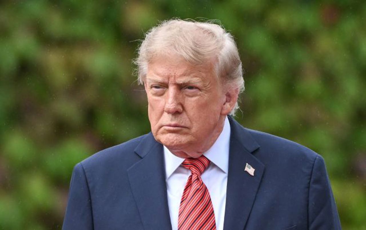 Trump halts Russia sanctions to pursue Ukraine peace talks 