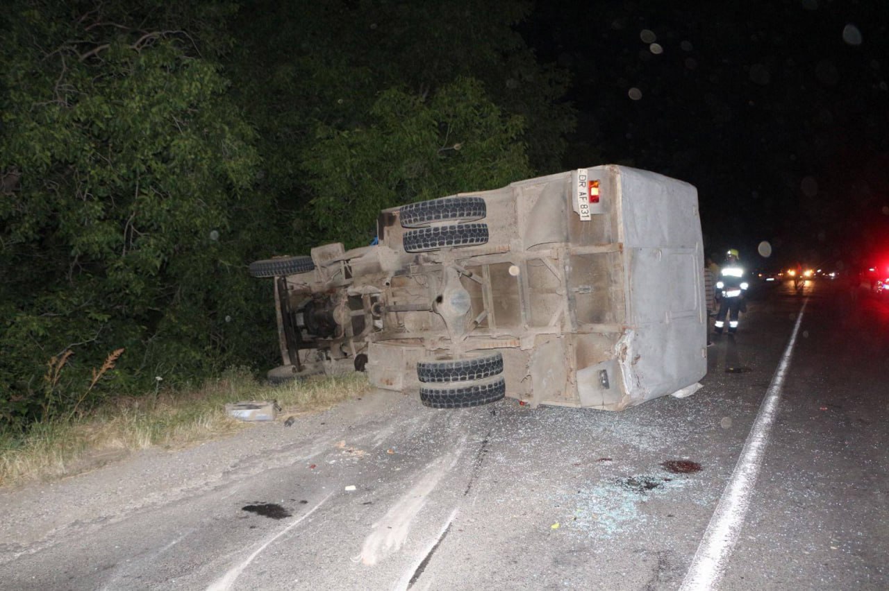 Авария с грузовиком в Дрокии: один человек погиб и еще восемь пострадали