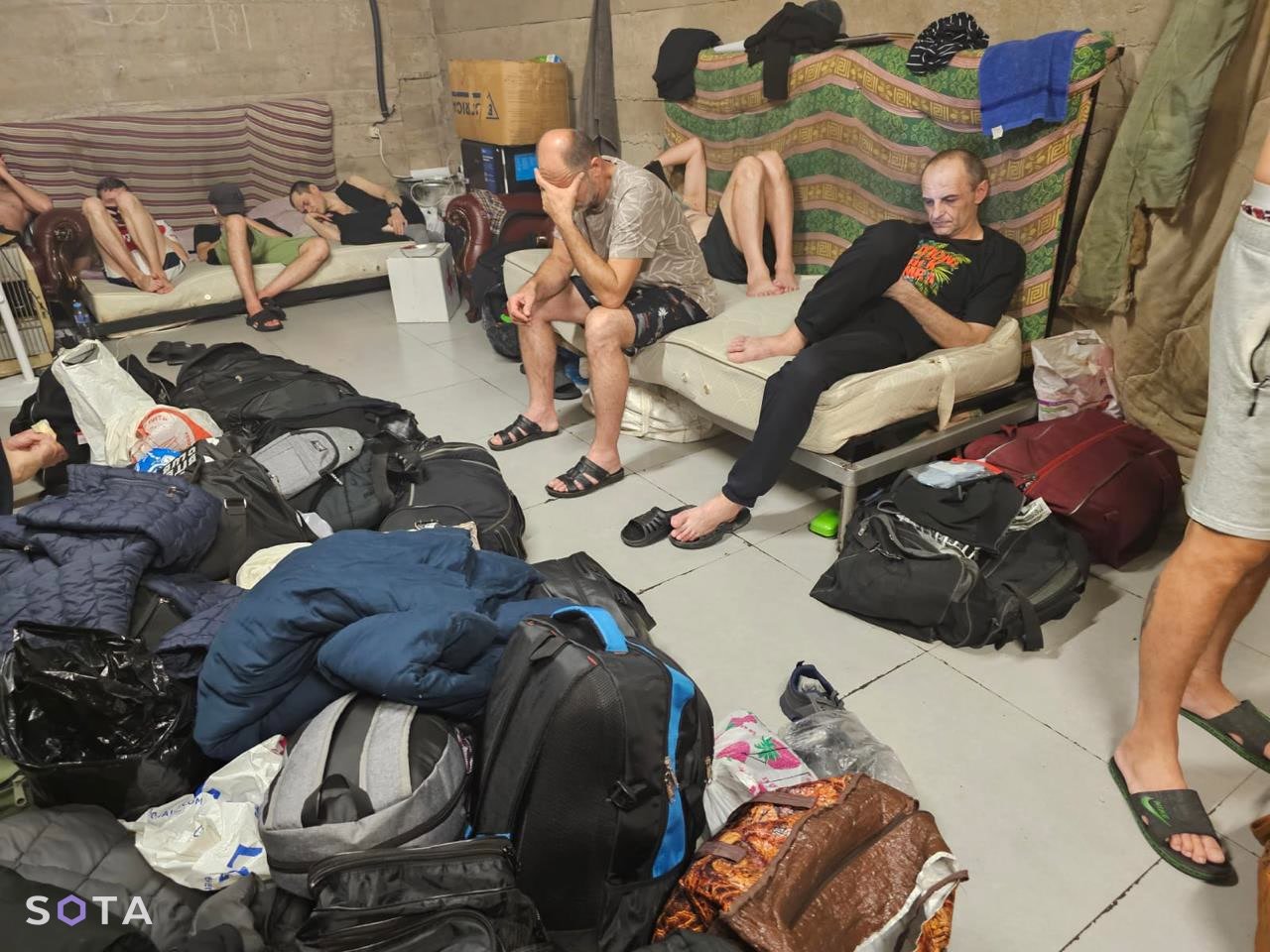 Украинцы, застрявшие на границе с Грузией, передали таможенной службе заявление о начале голодовки