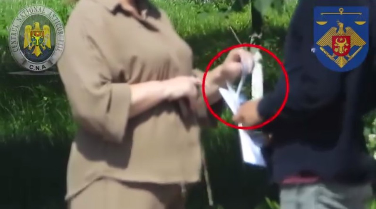 Подробности по делу о подкупе избирателей и отмывании денег в Комрате: кого задержали, запись переговоров 