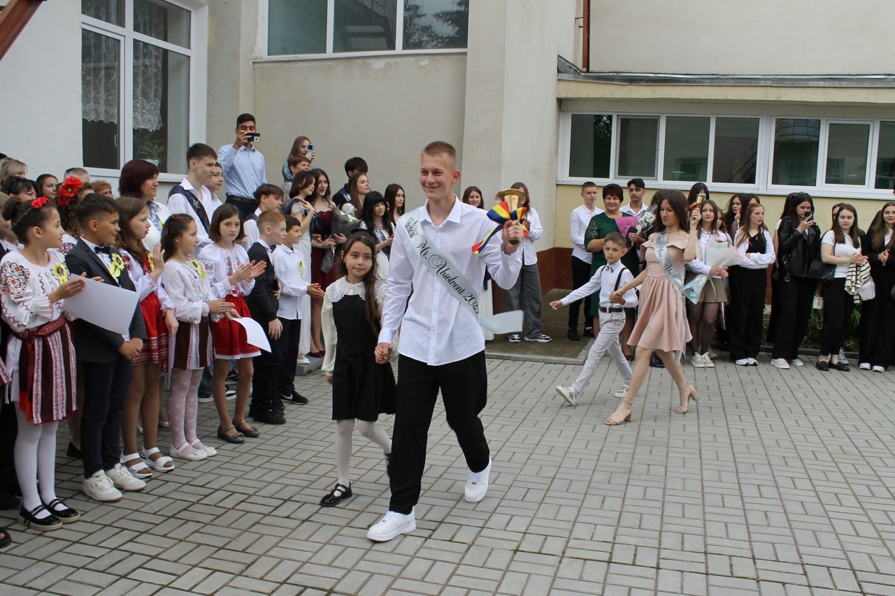 Last Bell ceremony without incidents in Romanian-language schools in Transnistrian region