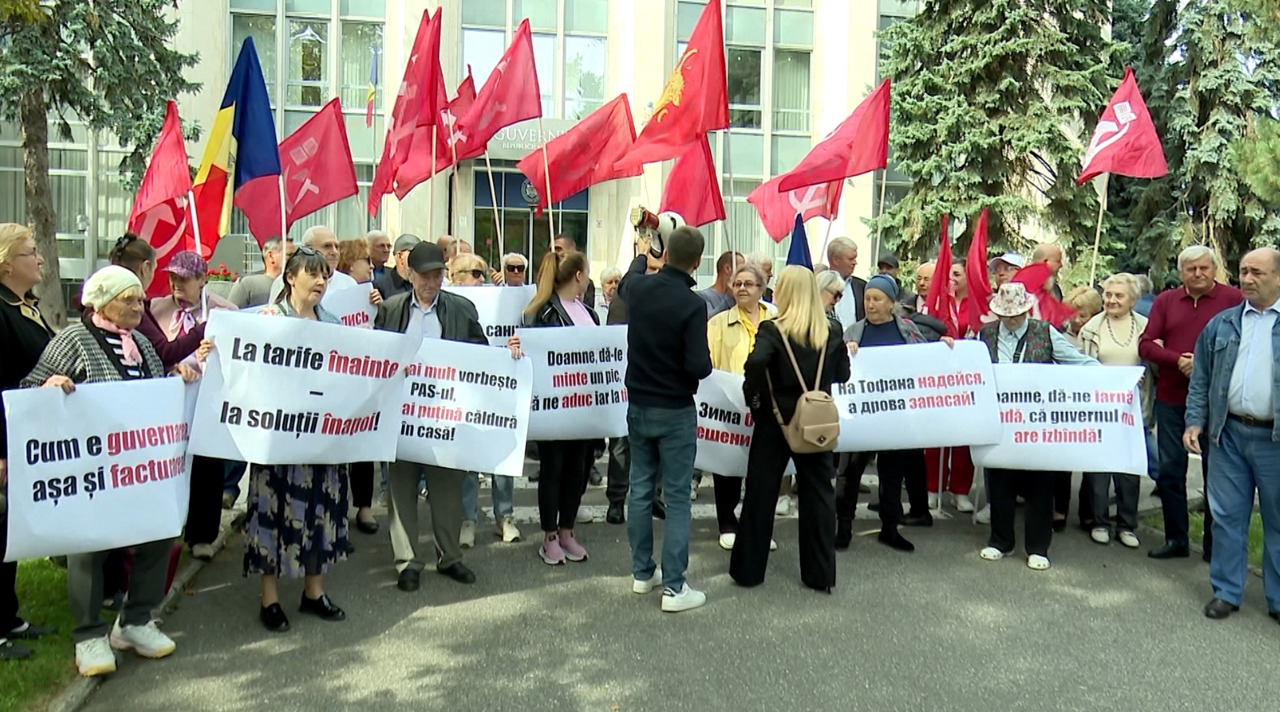 PCRM protests gas price hikes with candles