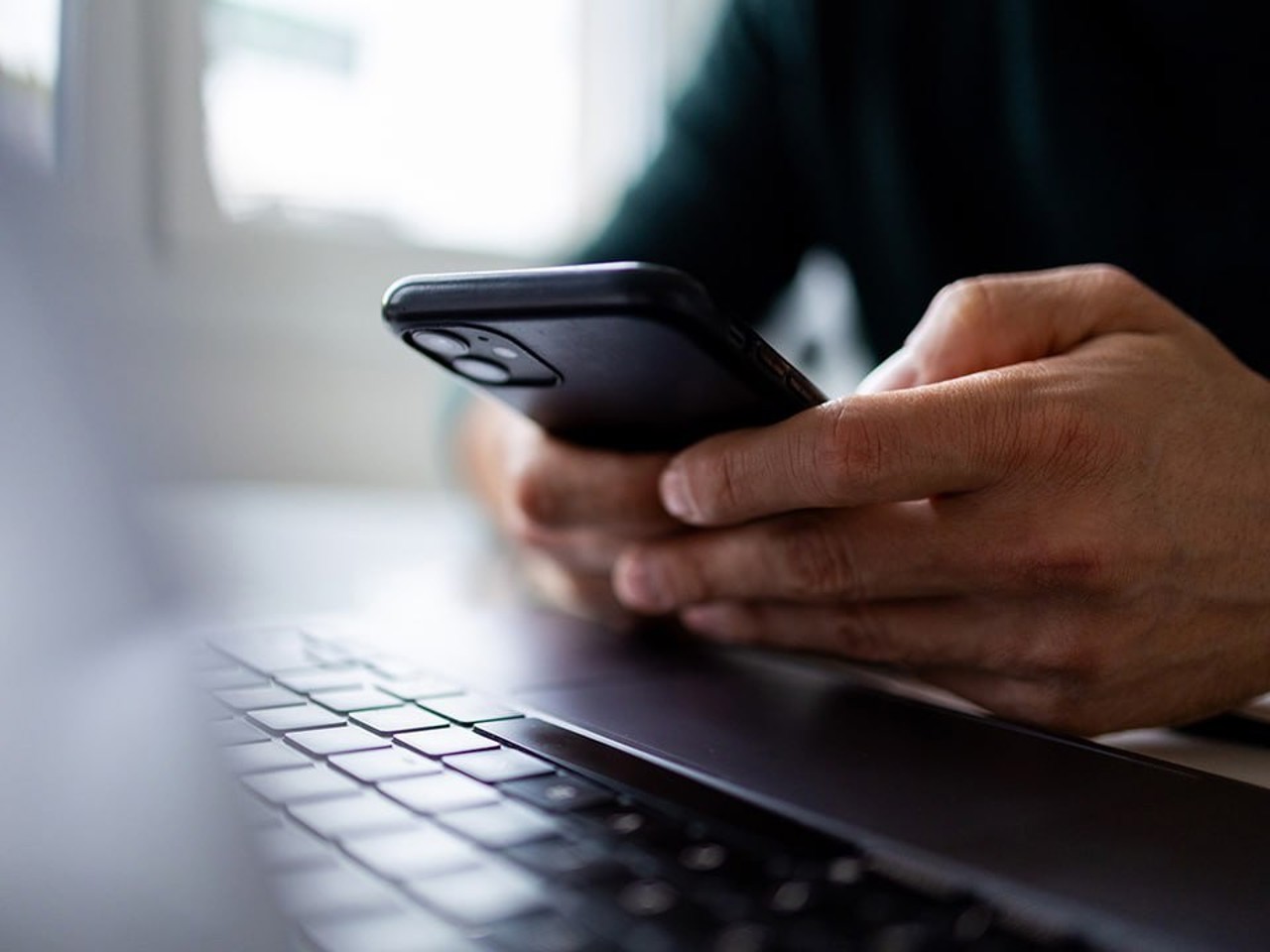 Rusia face obligatorie aplicația Max pe toate smartphone-urile și tabletele. BBC ridică semne de întrebare