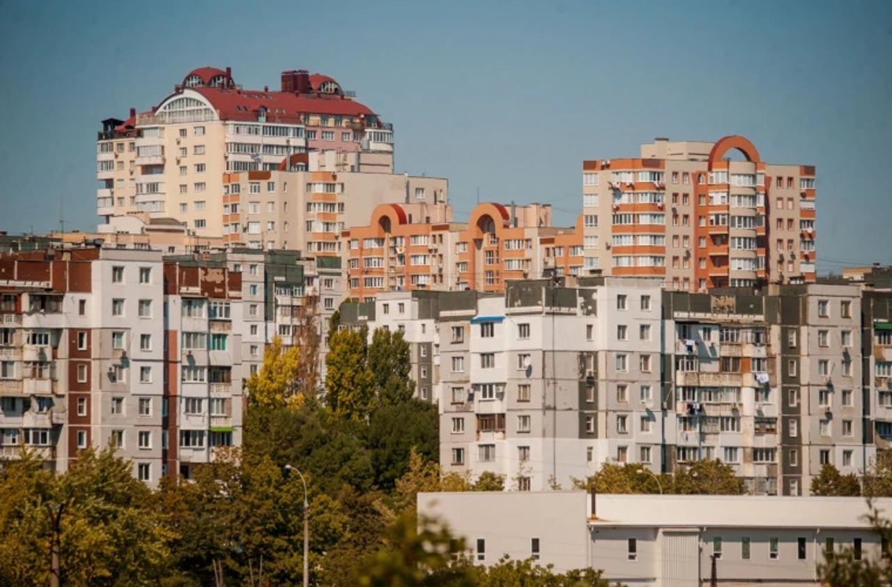 Guvernul vrea să tempereze creșterea prețurilor la apartamente. Tofan: „Principalul motiv pentru care tinerii aleg să plece”