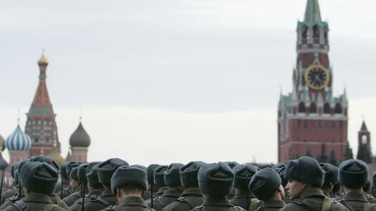 BBC: „Rusia se pregătește pentru un război de lungă durată”. Moscova majorează cheltuielile pentru apărare la 17 trilioane de ruble