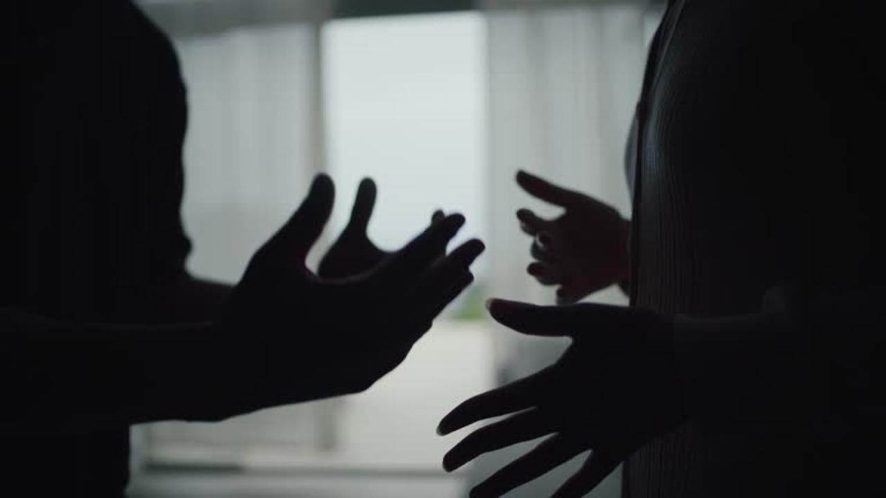 Doi deținuți au forțat o femeie să consume alcool până a murit: Apartamentul victimei, scos ilegal la vânzare 