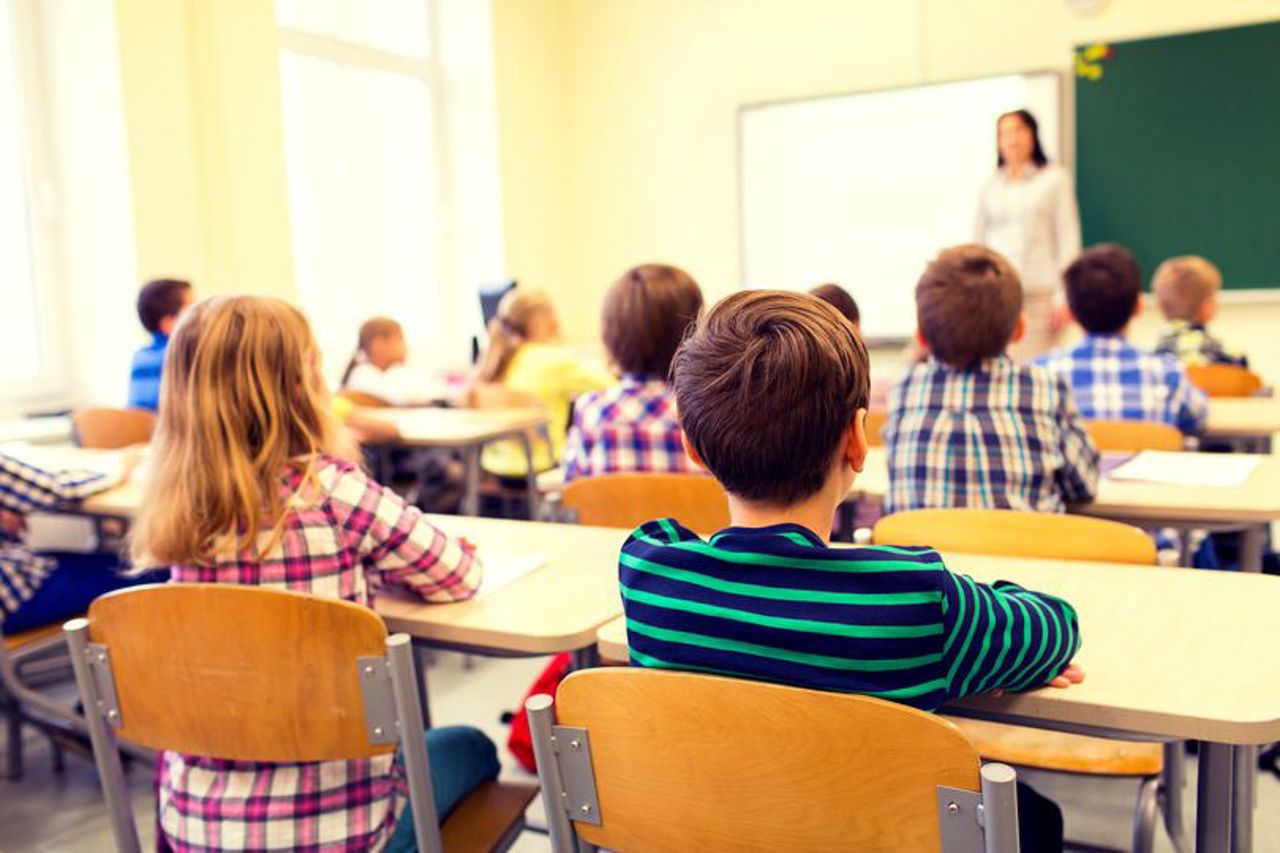 Premiu nou la „Pedagogul Anului”: Profesorii care predau în română în școlile ruse vor fi premiați separat