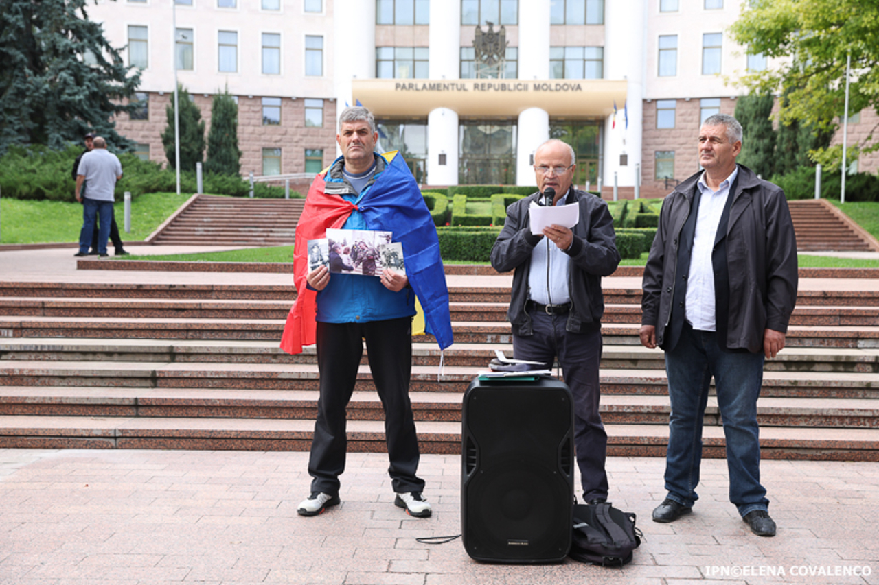 Mai mulți veterani de război au protestat în fața Parlamentului