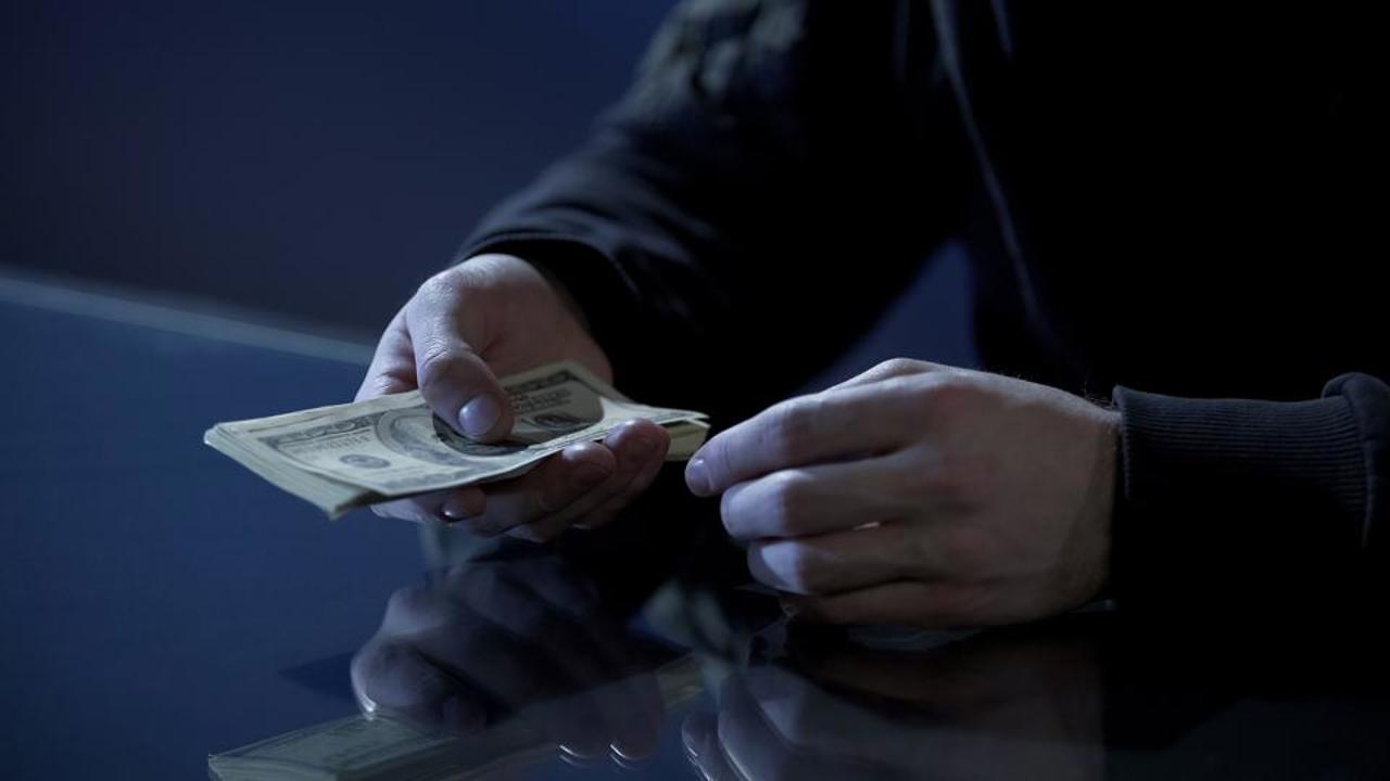 Peste 240.000 de lei, furați de la două femei din Chișinău prin metoda „verificării bancnotelor”. Executor, condamnat la cinci ani de închisoare