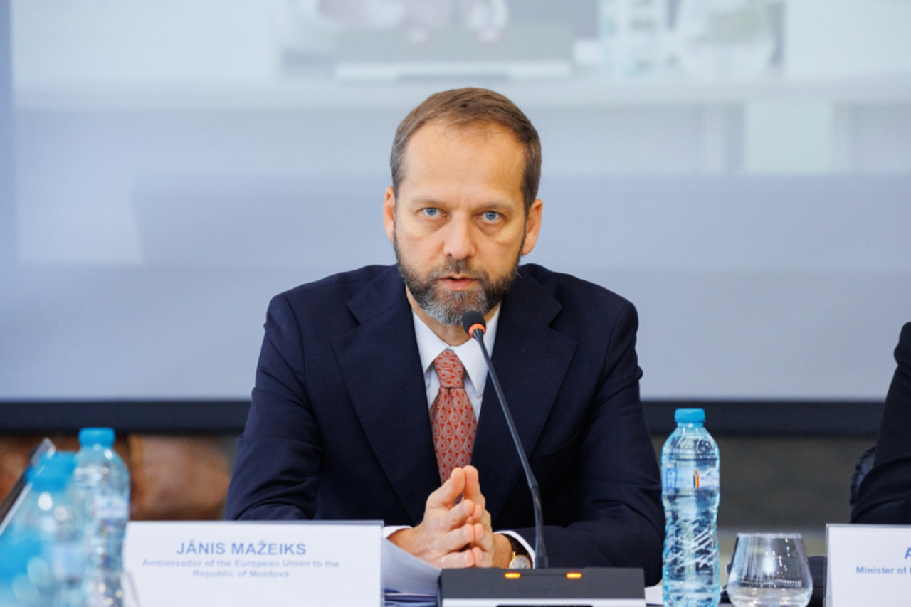 Janis Mazeiks, despre sancțiunile UE: „Dacă există persoane, care subminează suveranitatea și democrația R. Moldova, este posibil ca lista să fie extinsă”