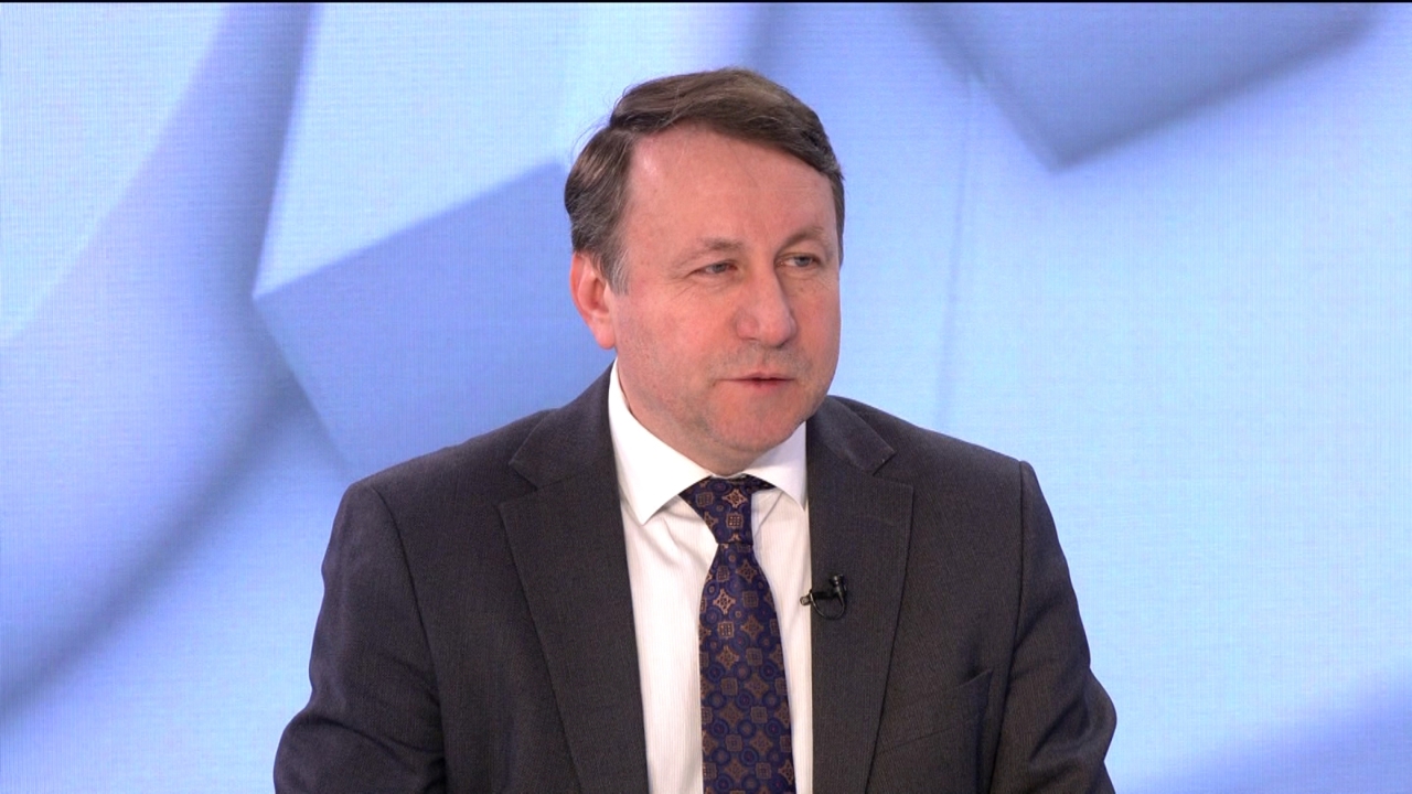 După trei ani, fondatorul CUB se retrage de la conducerea partidului pentru a reveni la „proiecte academice”