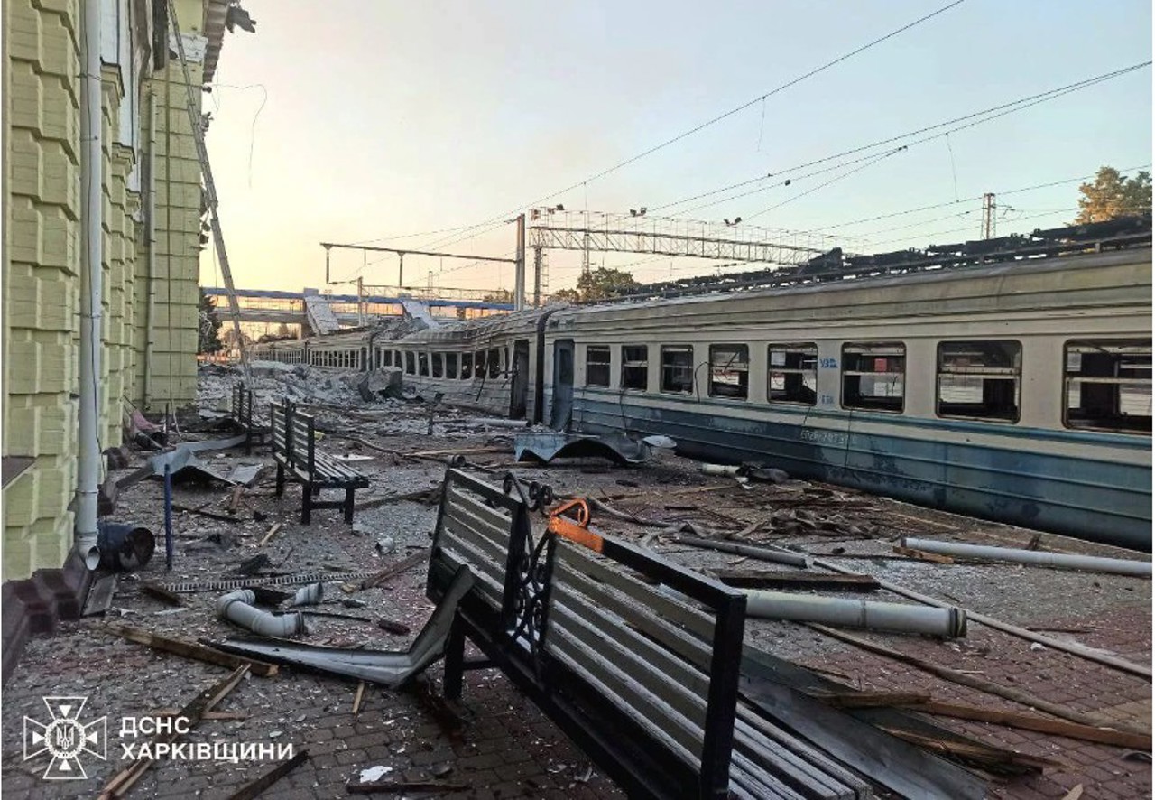 Массированный обстрел города Лозовая на Харьковщине: есть погибший, пострадавшие, повреждена железная дорога