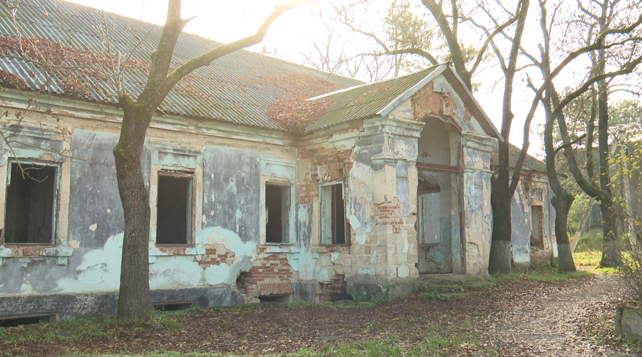 Campanie Moldova 1 | SALVAȚI CONACELE AFLATE ÎN PARAGINĂ: Conacul cu vinuri premiate în Rusia și Franța, în anii 1800 