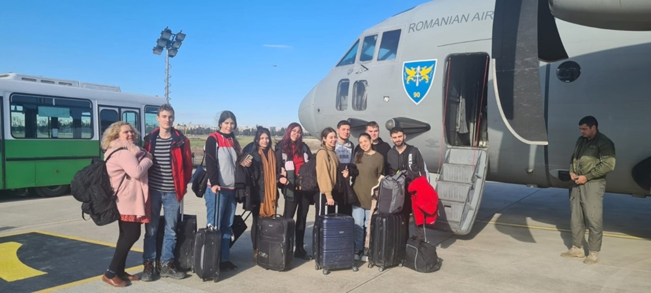 Doi cetățeni moldoveni au fost preluați din Turcia cu un avion al Forțelor Aeriene Române