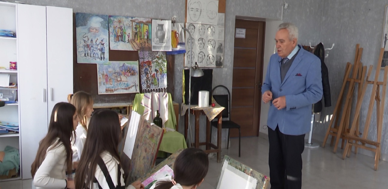 Boris Isac, pictorul din Florești care continuă misiunea artistică la 82 de ani