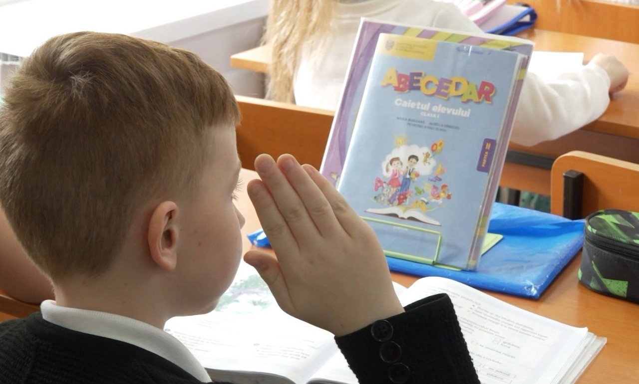 Adaptarea la viața de școlar începe înainte de primul clopoțel: Rolul esențial al părinților și profesorilor