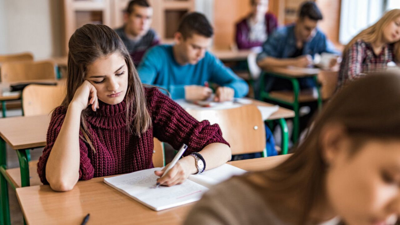 Fraudă la examenele de absolvire a gimnaziului: 23 de directori și profesori din 18 școli, sancționați 