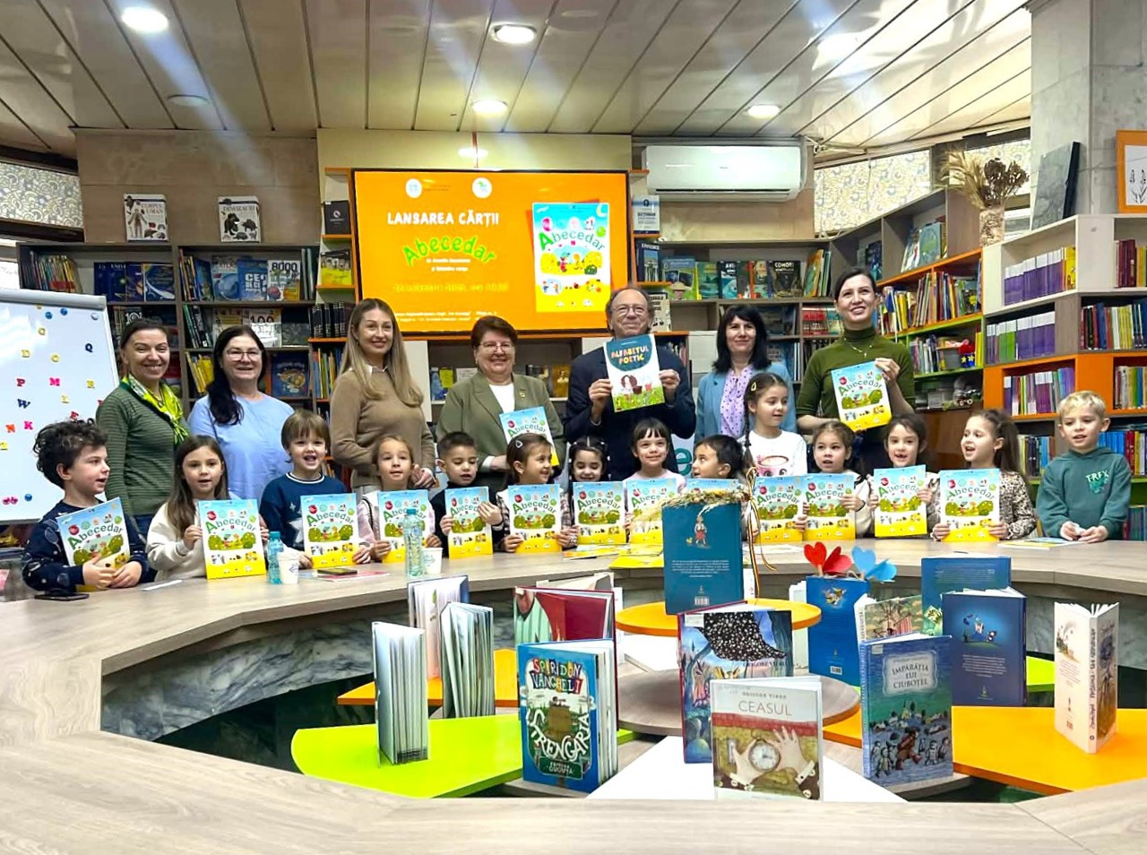 Cum îi ajutăm pe copii să citească? Biblioteca „Ion Creangă” atrage tot mai mulți mici cititori