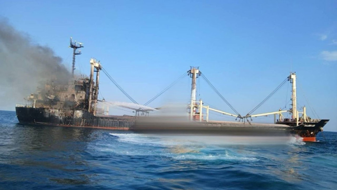 Teroare în Marea Neagră: O navă civilă lovită de o rachetă rusească, zece oameni au murit