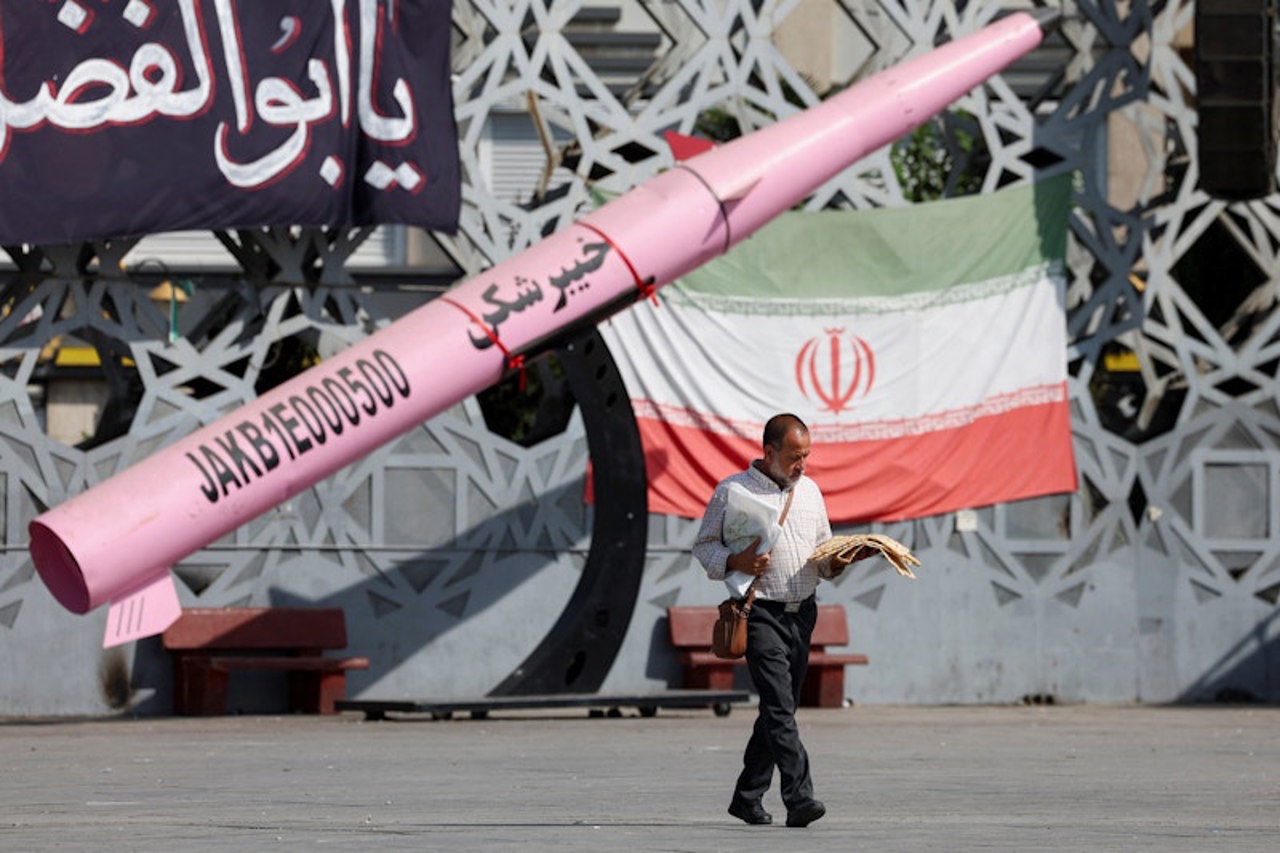 „Realitatea bate la ușă”: Iranul din nou blochează Strâmtoarea Ormuz, după loviturile SUA