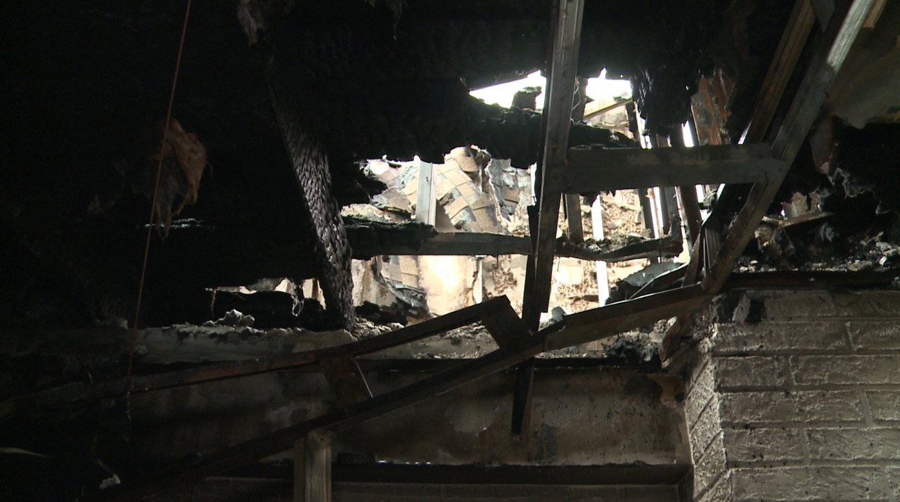 Многоквартирный дом в Дурлештах, в котором сгорела мансарда, пострадал от дождя