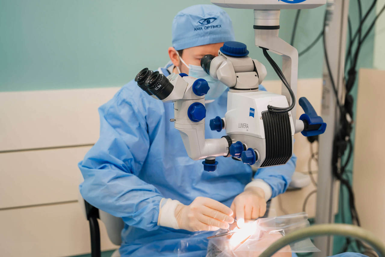 Tot mai mulți pacienți beneficiază de operații de cataractă acoperite de asigurarea medicală obligatorie