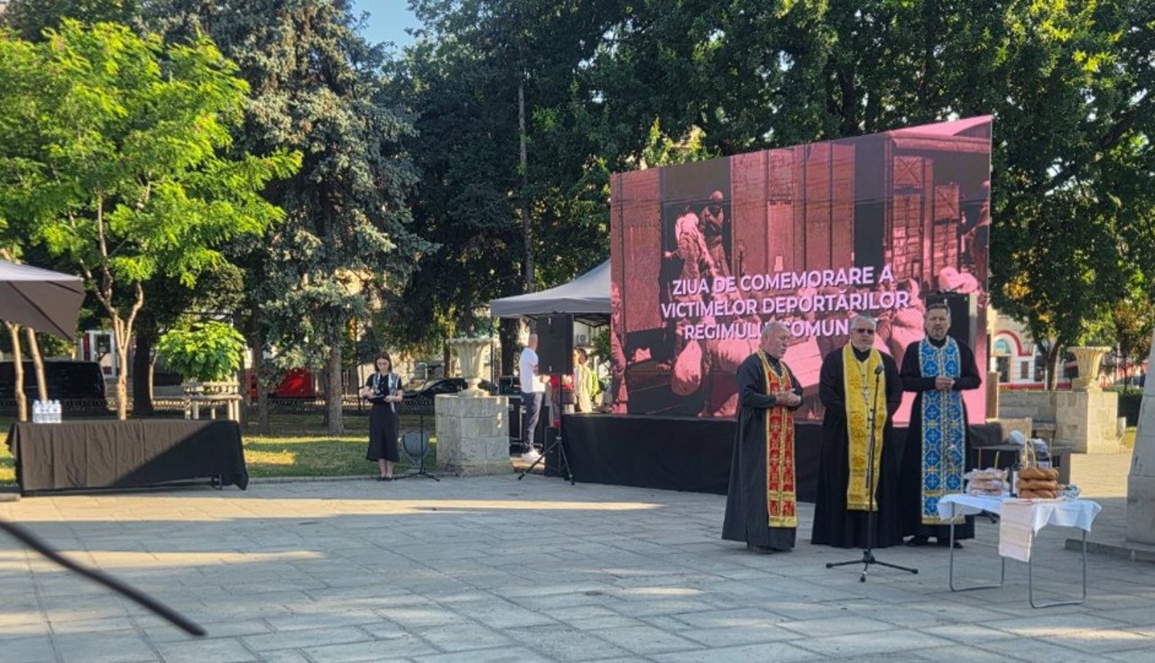 „Aceasta este fața adevărată a ocupației sovietice”: Victimele deportărilor din 1949, comemorate la Chișinău 