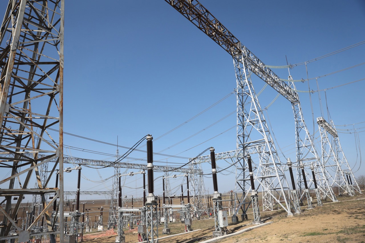 Consumul de energie, asigurat integral și pe 26 martie. Autoritățile cer populației să economisească în orele de vârf