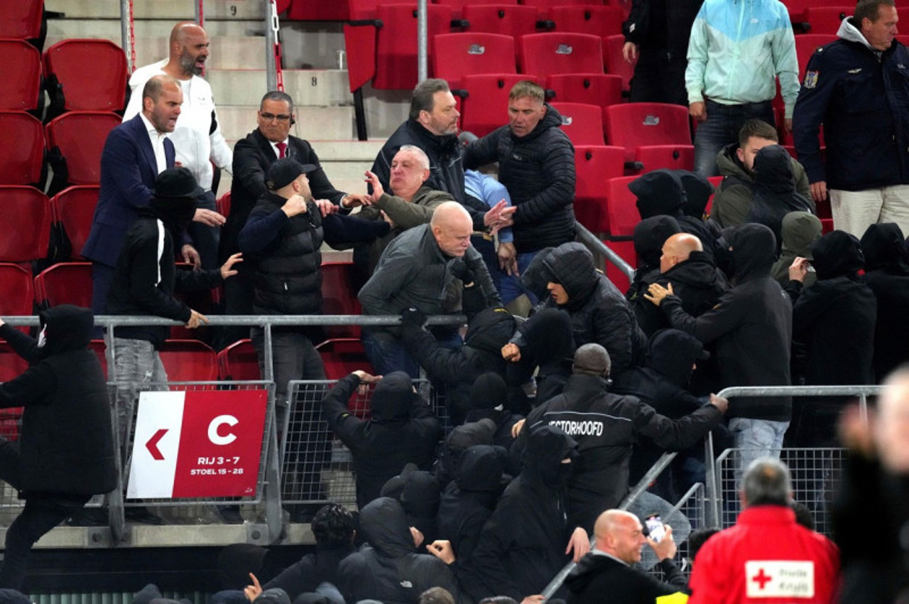 Scene violente după meciul AZ Alkmaar - West Ham United