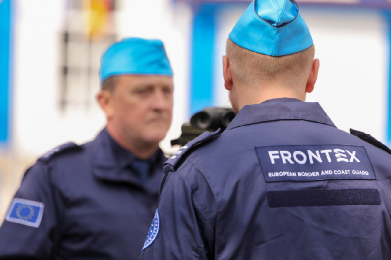 UE vrea să tripleze efectivele Frontex, până la 30.000 de angajați, și să-i extindă atribuțiile
