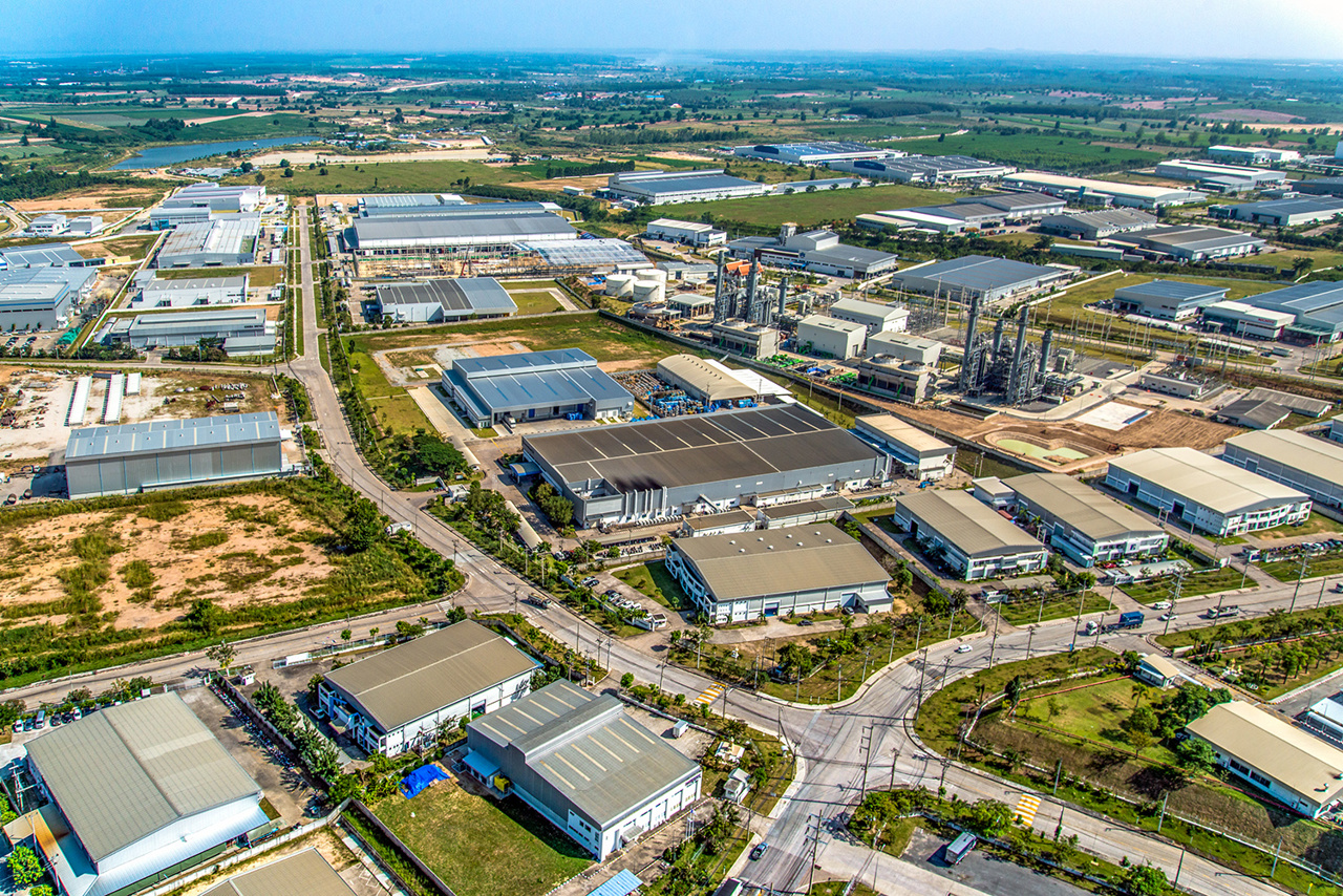 Instituțiile publice vor putea crea parcuri industriale. Opoziția cere explicații privind rolul Ministerului Apărării în noul mecanism